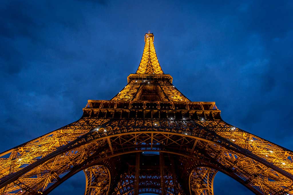 Turnul Eiffel, simbolul romantismului. 130 de ani la inaugurarea monumentului - Editia de Dimineata