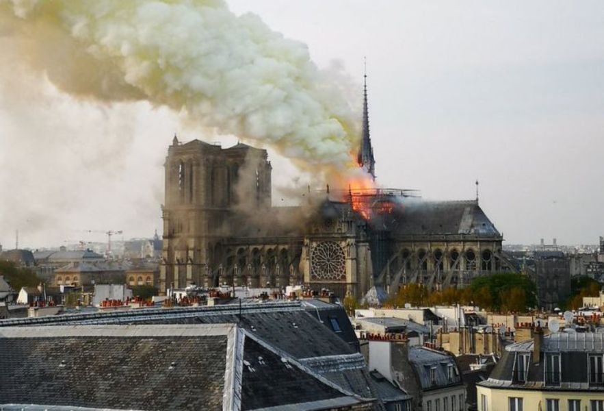 Incendiu la Catedrala Notre-Dame din Paris