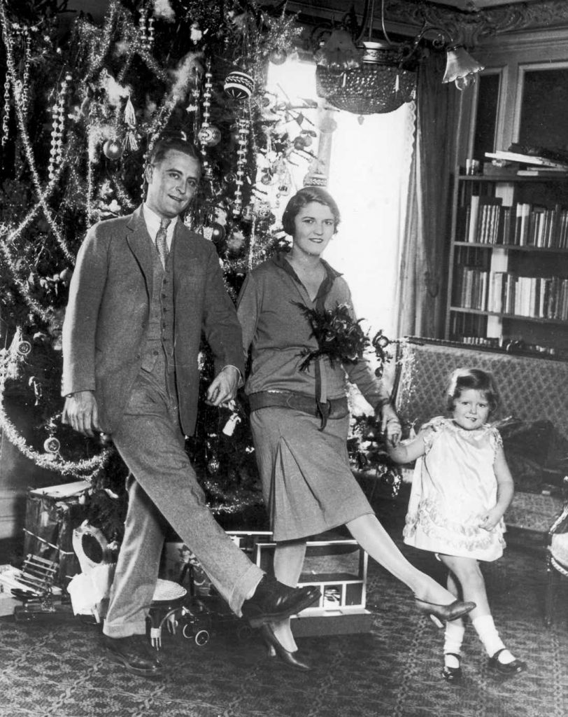 Cu soția lui, Zelda, și fiica lor, Frances, în vremea când erau numiți „prințul și prințesa generației lor”, Crăciunul lor din 1925Credit foto: Hulton Archive Getty Images, Sursa: USA Today