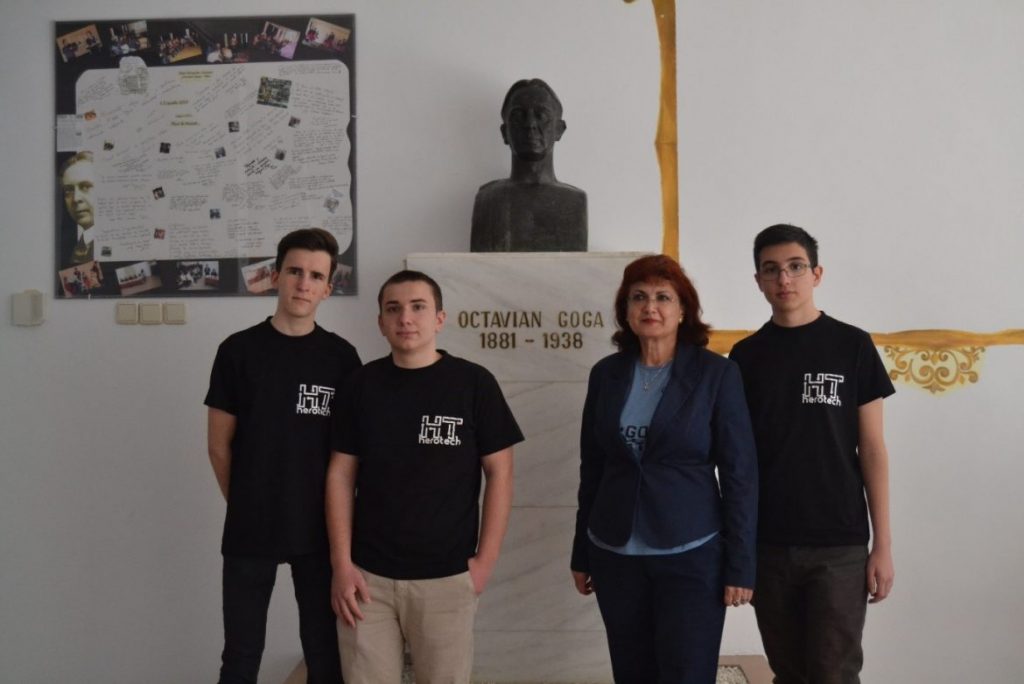 Trei elevi români ajung în finală la Olimpiada Geniilor din SUA