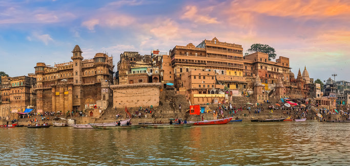 Varanasi, India; Sursa: Outlook India Magazine