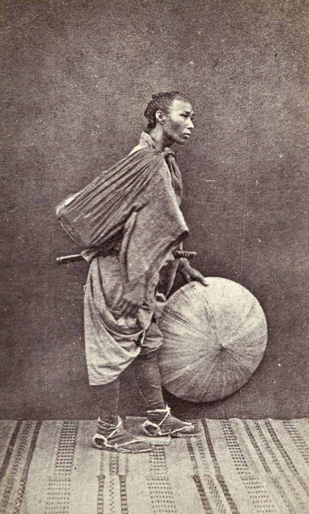 Portretul unui samurai fără stăpân – rōnin, Yokohama, 1867, Foto: Shimooka Renjō; Sursa: The Guardian