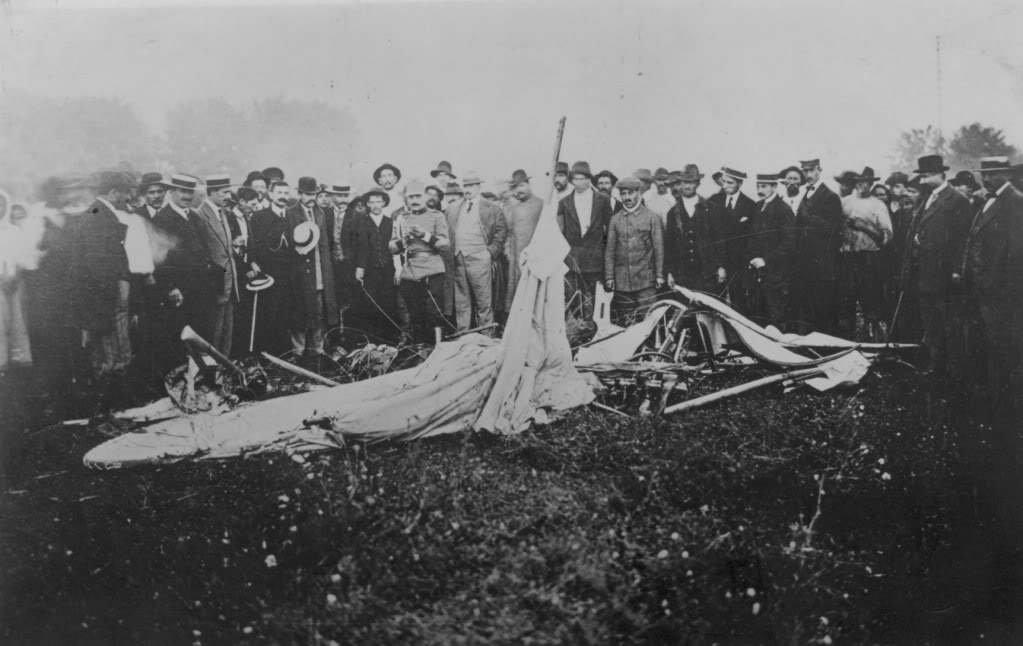 13 septembrie 1913, resturile avionului prăbușit | Sursa: Wikipedia, domeniu public
