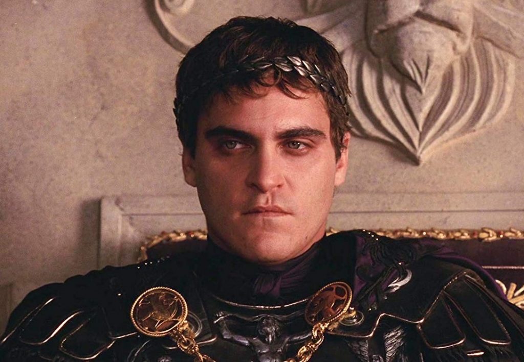 Joaquin Phoenix în rolul împăratului Commodus din filmul Gladiatorul, 2000 | Sursa: Scribol