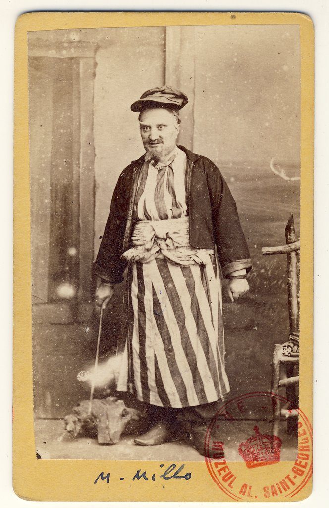 Matei Millo în rolul Chir Gaitanis Loghiotatos din piesa Nunta țărănească de Vasile Alecsandri | Fotografie de Károly Szathmári, 1864 | Sursa: World Digital Library