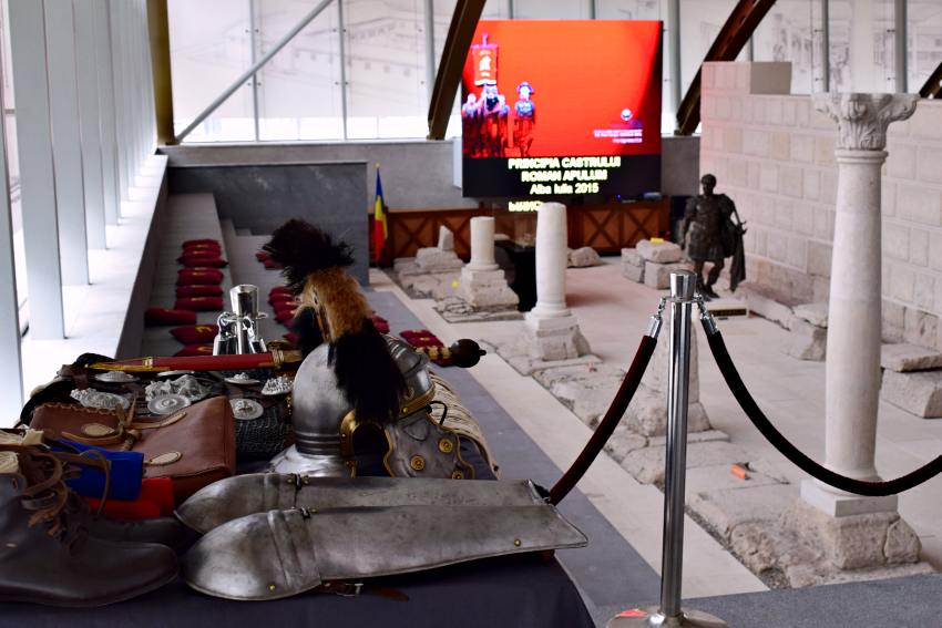 Din Muzeul Principia, în stânga, costumul de centurion | Credit foto: Mira Kaliani