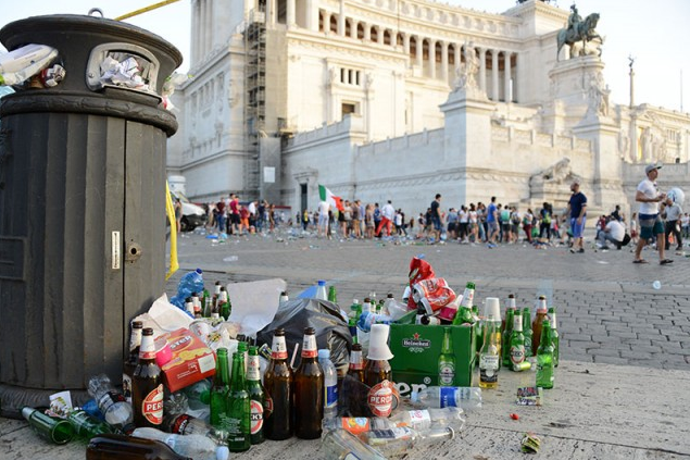 Italienii, încurajați să recicleze sticle. Sursă fotografie: Informazione