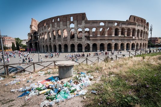 Roma, în luptă cu gunoiul. Sursă fotografie: cursdeguvernare.ro
