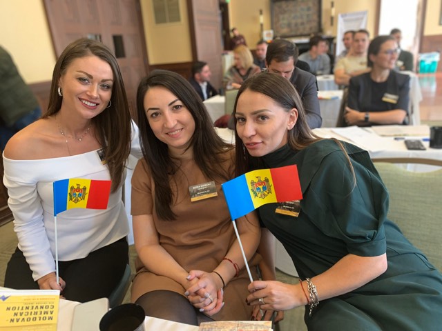 Moldovence, mândre să ducă tradițiile mai departe în America