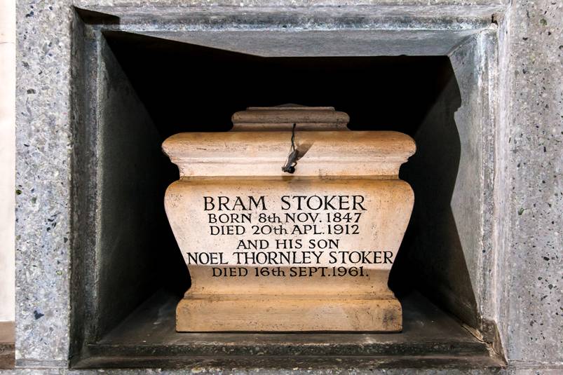 Urna cu cenușa lui Bram Stoker și a unicului său fiu | Sursa: Open Graves, Open Minds
