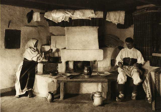 La vatră, România anilor ’30 | Fotografie de Kurt Hielscher