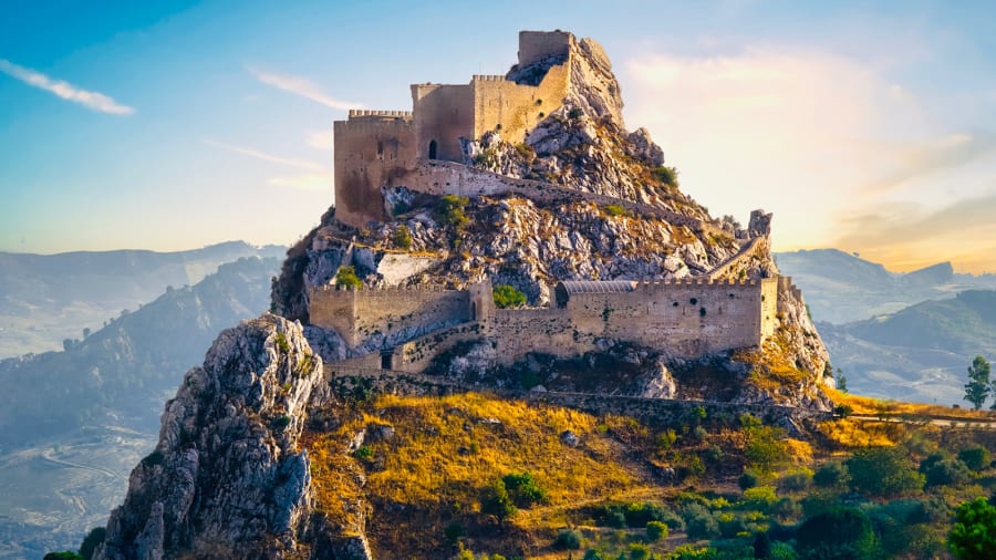 Mussomeli, Sicilia: Acest oraș cu vârful de deal de pe insula Siciliei este una dintre numeroasele locații din Italia care oferă case cu prețuri bune pentru a atrage noii rezidenți și a inversa tendințele populației în scădere.