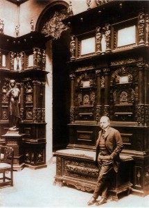 Cel mai important decorator al castelului Peleş, vienezul Bernhard Ludwig – fiul, în Holul de onoare, opera sa, cca 1910
