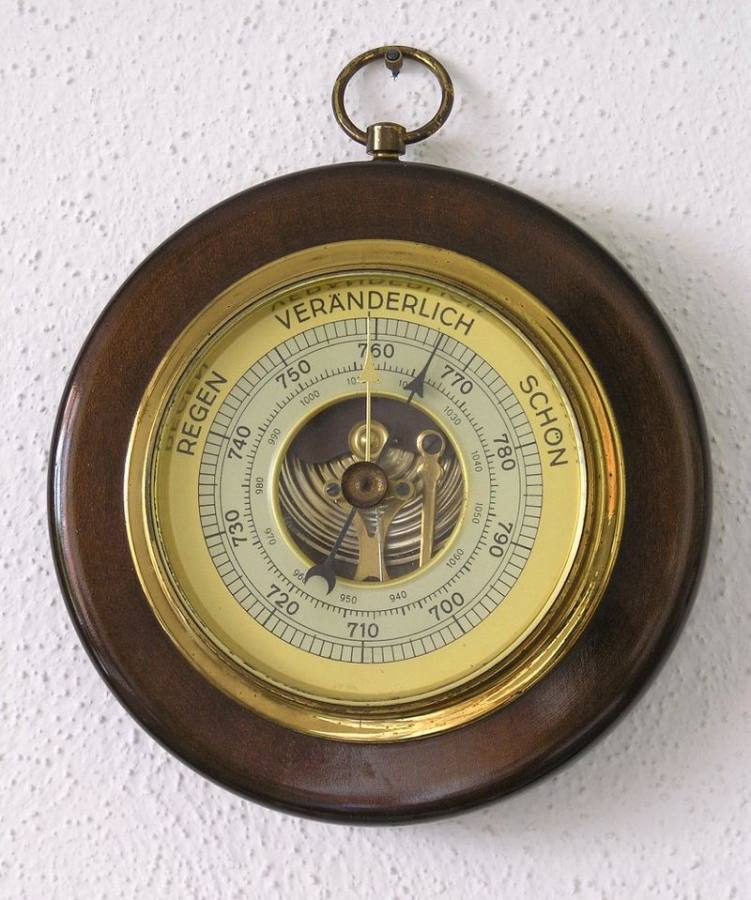 „Românului țăran nu-i trebuiesc cărți astronomice, nici barometre, nici calendare tipărite. El e singur astronom și calendarist.” (Simion Florea Marian) | Sursa imagine