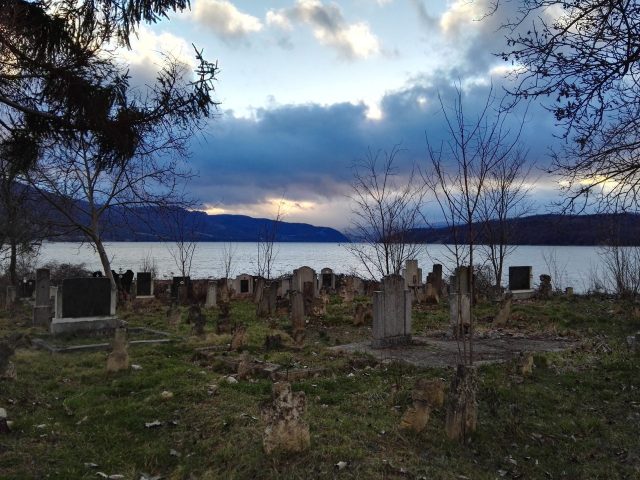 Cimitir la malul Dunării