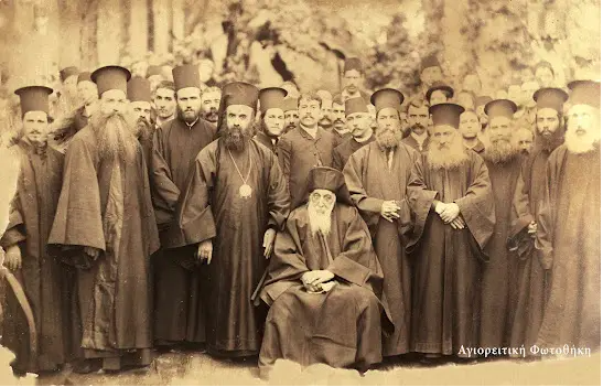 Sfântul Nectarie pe vremea când era episcop de Pantapole (1889 – 1890) în Patriarhia Alexandriei, în dreapta Patriarhului Sofronie al IV–lea (1798 – 1899). Sursă foto: athosphotoarchive.blogspot.com